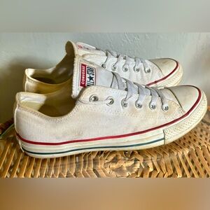 Converse Chucks White Low top Sz 9
